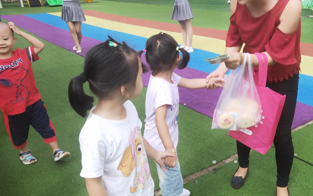 長春同心街道梧桐社區舉辦幼兒園防拐騙安全防范演練