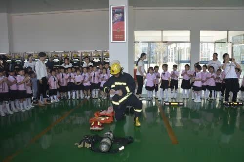 碭山150余名幼兒園小朋友走進紅門“零距離”體驗消防