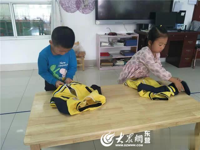 廣饒經濟開發區中心幼兒園開展巧手疊衣服比賽活動