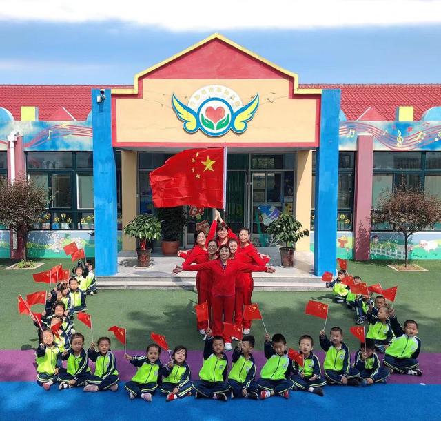 臨淄：謝家幼兒園開展“我們的節(jié)日”愛國教育活動