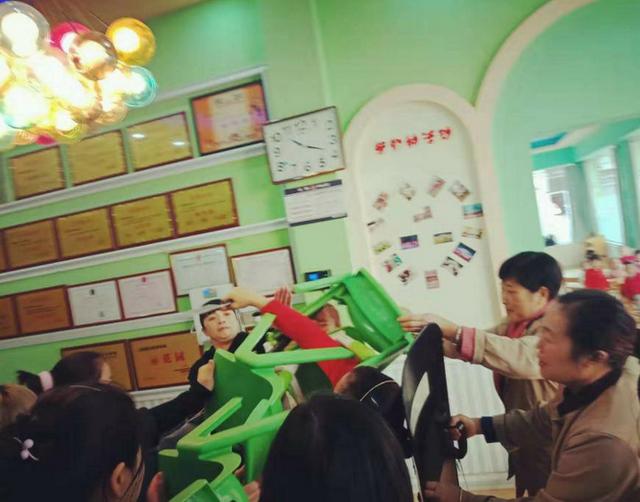 簡(jiǎn)城青蘋(píng)果幼兒園開(kāi)展“防暴防恐”演練