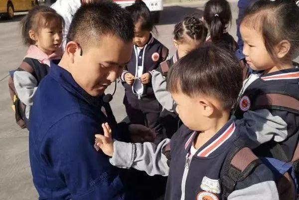英迪國際幼兒園消防活動系列之——“我心中的消防員”