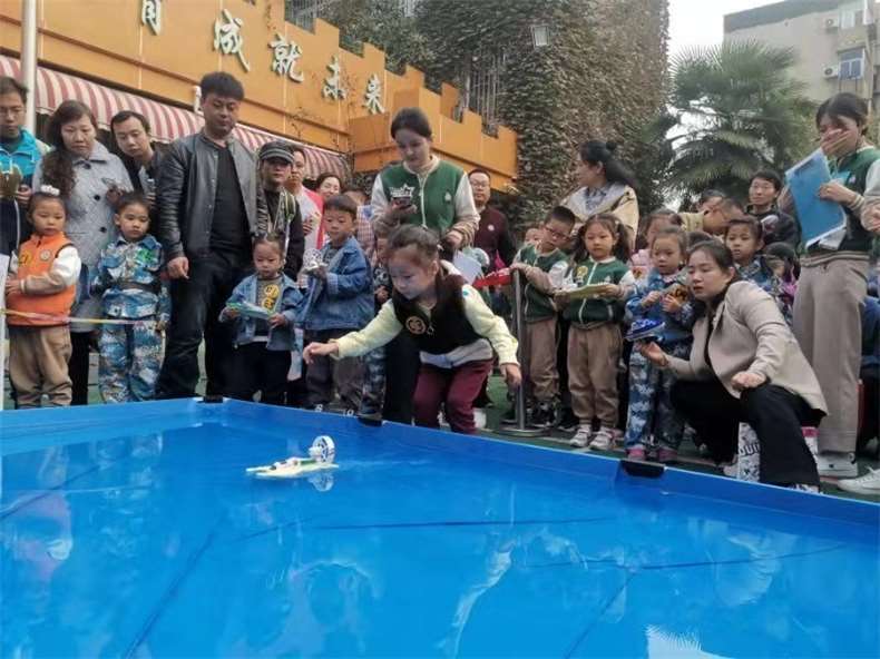 河南省青少年航模錦標賽教育競賽總決賽幼兒組比賽在中原區汝河新區第一幼兒園舉行