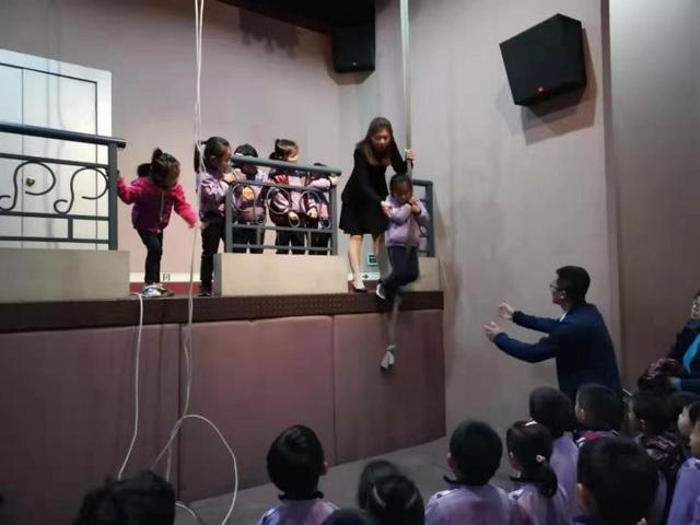幼兒園小朋友走進消防博物館，“為英雄叔叔點贊”