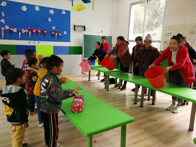 石門縣磨市鎮中心幼兒園：開展趣味親子闖關游園會活動