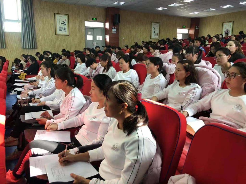 惠濟區江山路中心幼兒園組織聆聽“堅守初心使命，潛心教書育人”報告