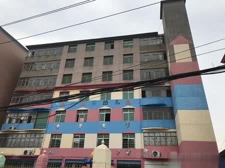 江西南昌青山湖區一無證幼兒園開了2年多 樓上是工廠