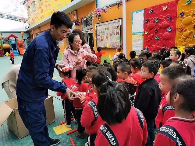 石樓消防走進(jìn)幼兒園開展消防宣傳活動助推“119”消防宣傳月