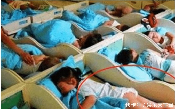 幼兒園老師因發(fā)一張“午睡照”，被家長集體討伐，網友：趕緊下崗吧！