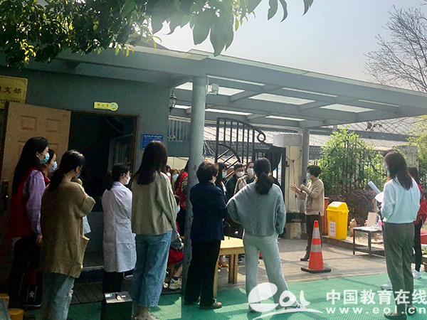 紫陽(yáng)幼兒園開展疫情防控演習(xí)活動(dòng)：防疫情·實(shí)演習(xí)·盼佳音