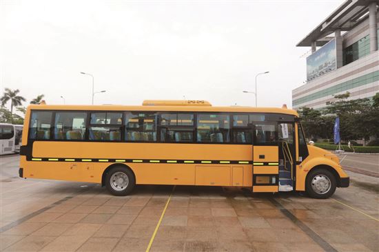 車企發力推新品 擰緊校車“安全鎖”