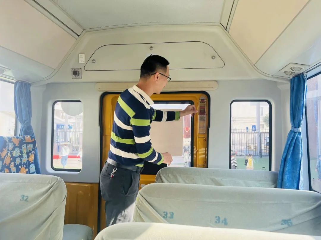 為愛護(hù)航，平安校車伴我行 ——方點(diǎn)圓幼兒園校車安全演練