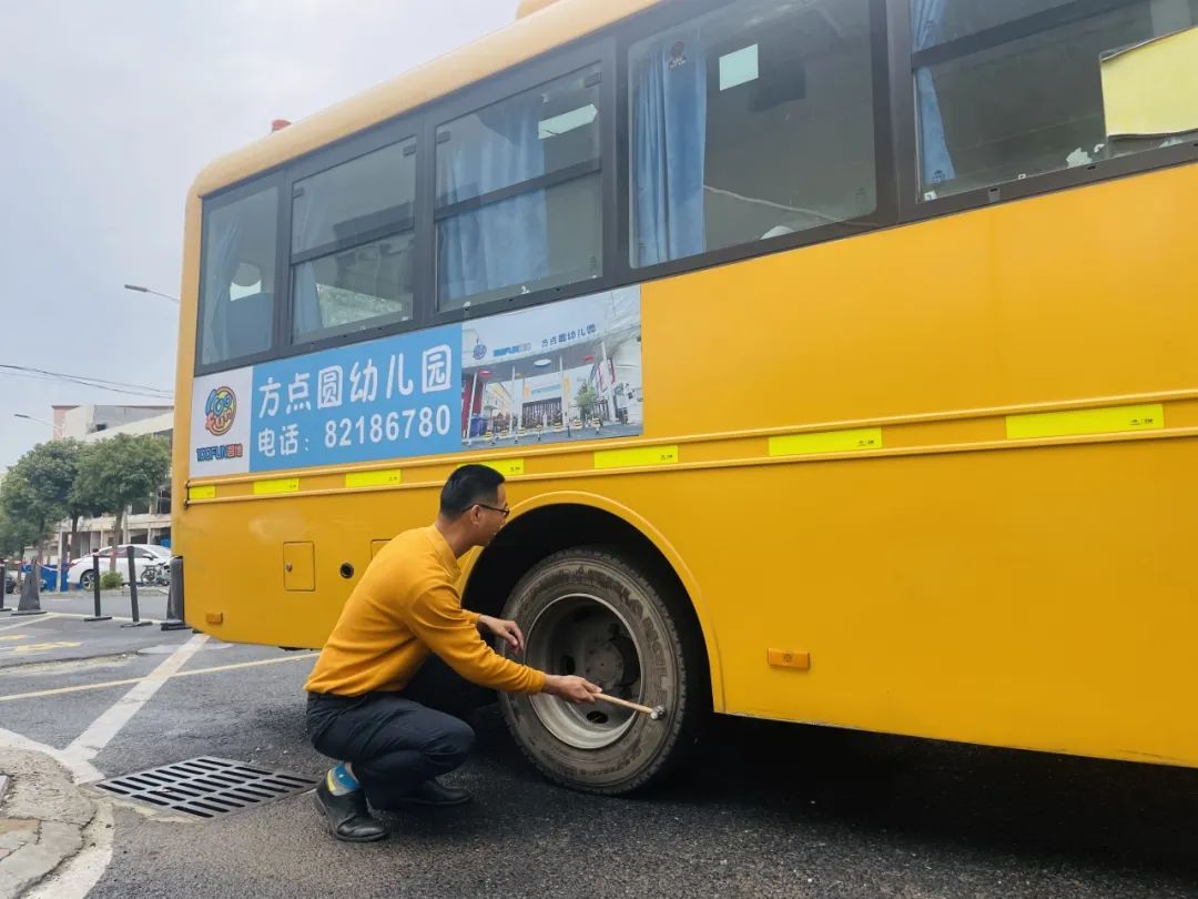 為愛護(hù)航，平安校車伴我行 ——方點(diǎn)圓幼兒園校車安全演練