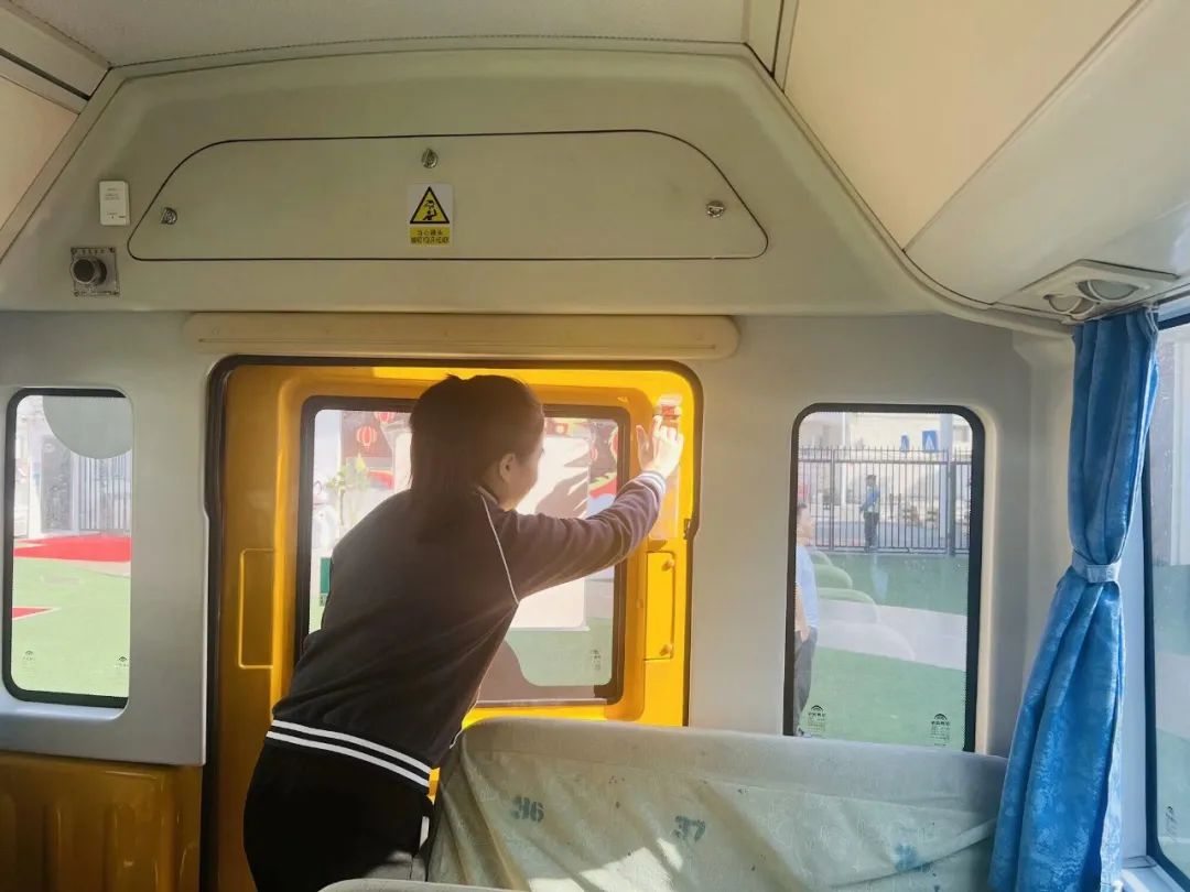 為愛護(hù)航，平安校車伴我行 ——方點(diǎn)圓幼兒園校車安全演練
