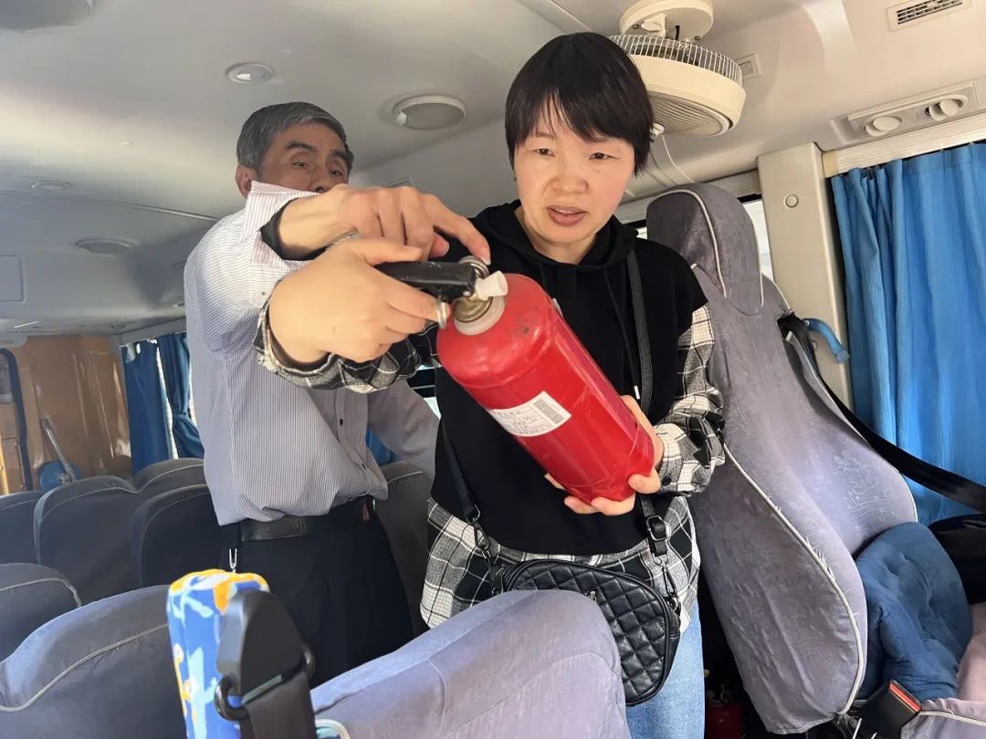 “為愛護航，校車安全伴我行”——上海松江區玉樹幼兒園校車安全應急演練活動