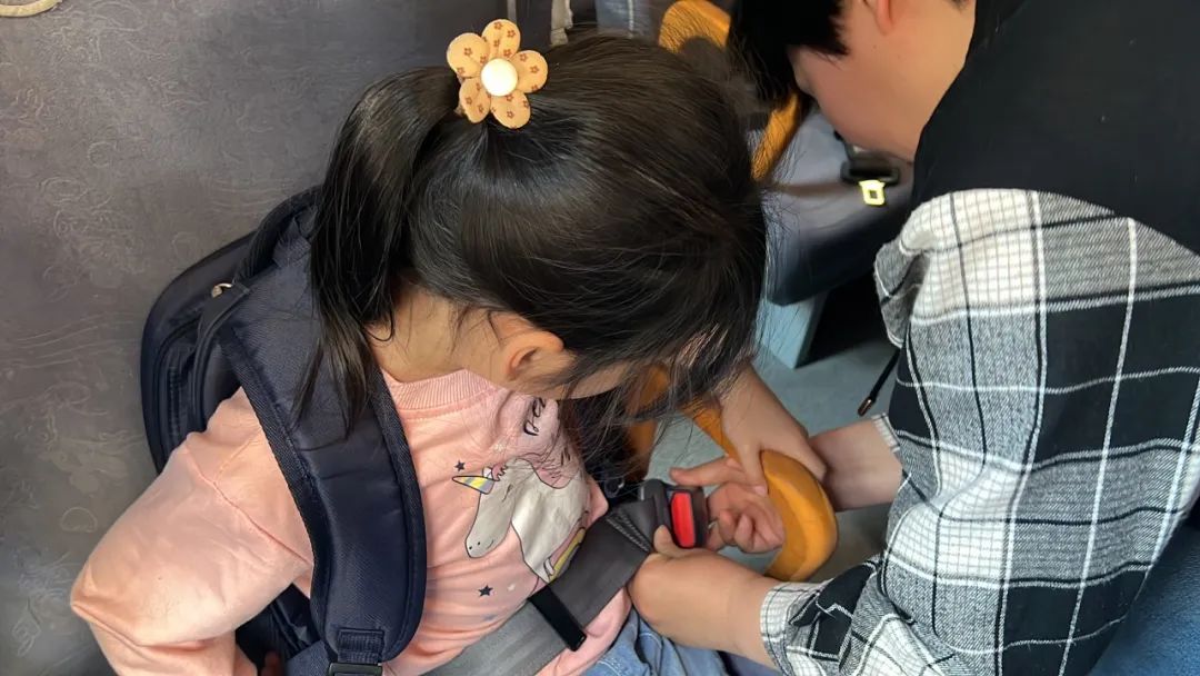“為愛護航，校車安全伴我行”——上海松江區玉樹幼兒園校車安全應急演練活動