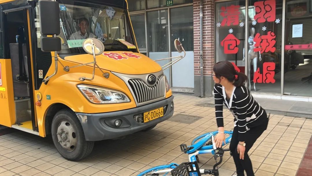 “為愛護航，校車安全伴我行”——上海松江區玉樹幼兒園校車安全應急演練活動