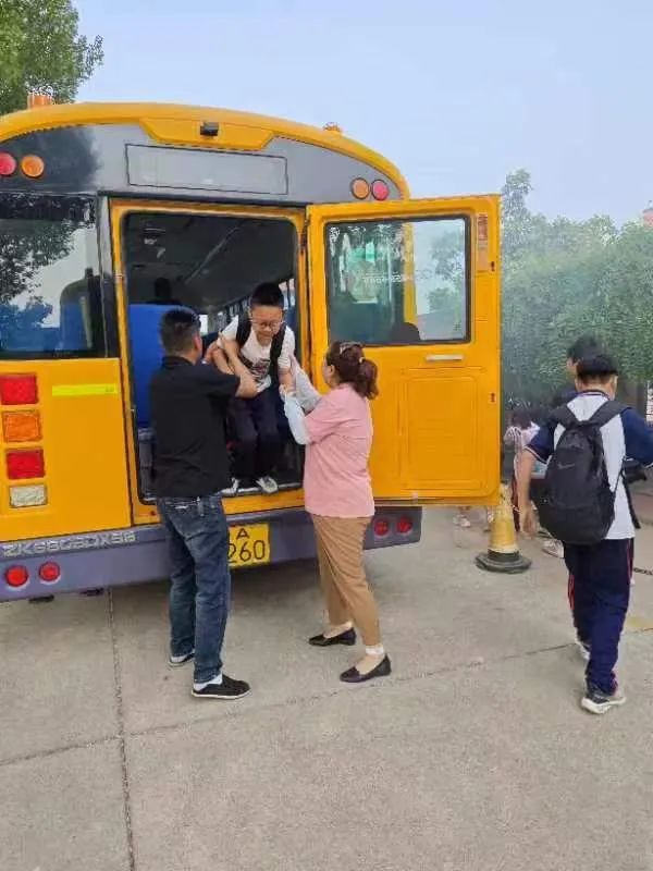 以演筑防，安全“童”行丨凱際校車開啟消防交通預(yù)案應(yīng)急演練