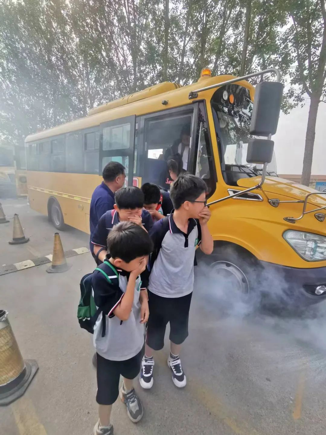 以演筑防，安全“童”行丨凱際校車開啟消防交通預(yù)案應(yīng)急演練