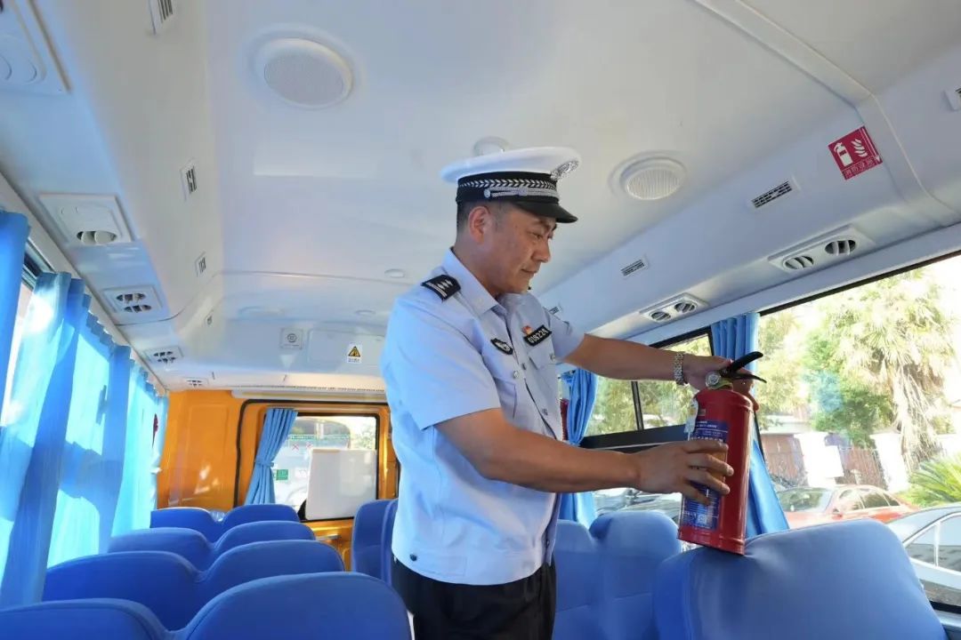 安全感拉滿的校車，看蜀黍如何“穩穩”拿捏！