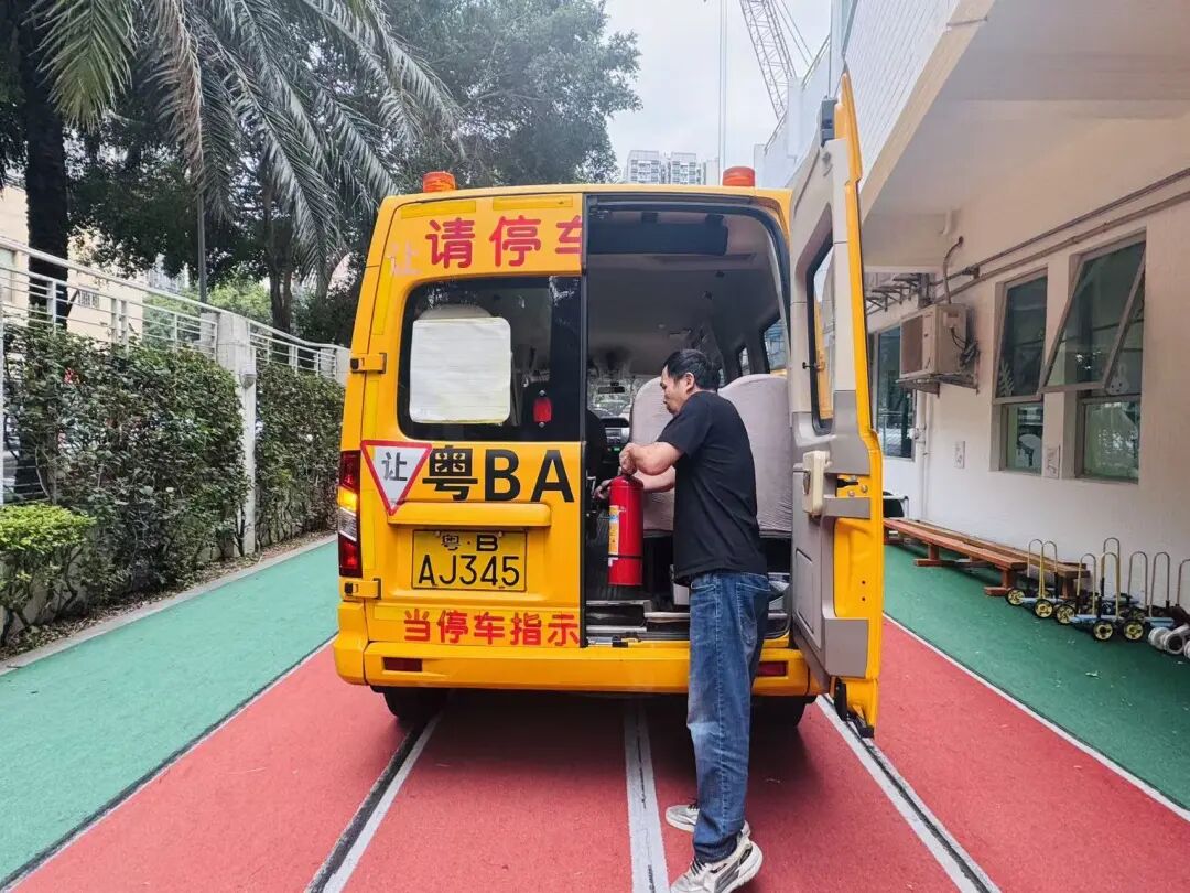 【校園快訊】安全常識(shí)我知道——校車疏散演練 【校園快訊】安全常識(shí)我知道——校車疏散演練